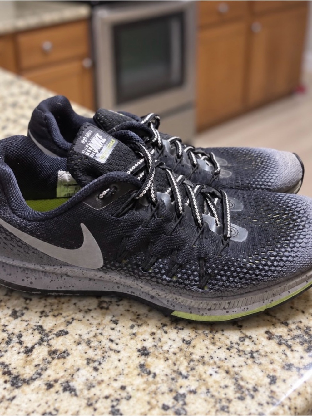 Women’s Nike Air Zoom Pegasus 33 Shield H2O Repel Size US 8